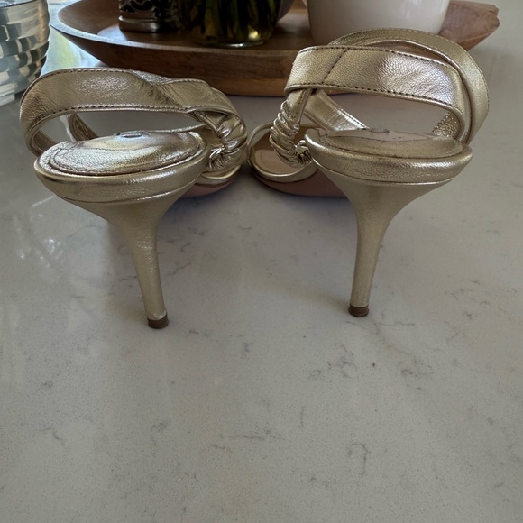 Prada - Picture 3 of 5